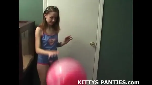 XXX 18yo Kitty playing with a puzzle in a miniskirt klip Klip