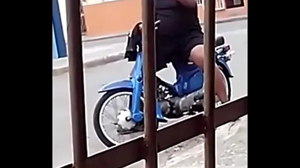 XXX Dominicano se pajea en la calle klipp Klipp