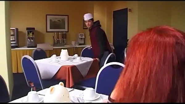 XXX Old woman fucks the young waiter and his friend klip Klip