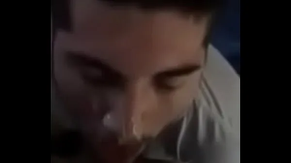 XXX sarado recebendo porra na cara no banheirão مقاطع مقاطع