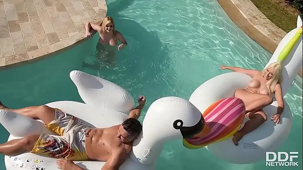 XXX Katy Jayne & Vittoria Dolce's intense Poolside Threesome leikkeet Leikkeet