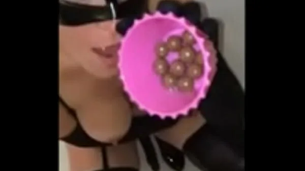 XXX Catwoman facial enjoying a chocolate ending posnetki Posnetki