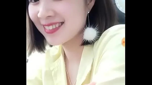 XXX Dang Quang Watch's sister deliberately revealed her breasts klip Clips