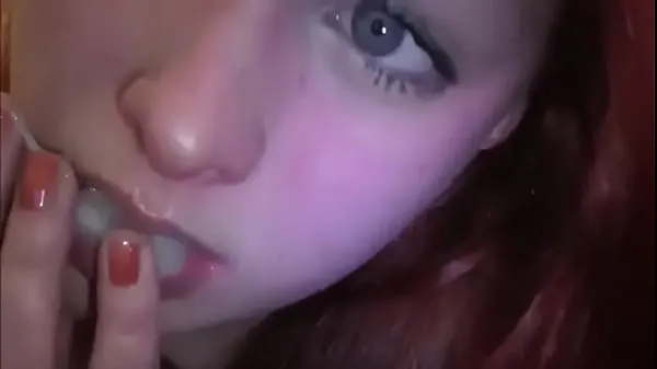 XXX Married redhead playing with cum in her mouth 클립 클립