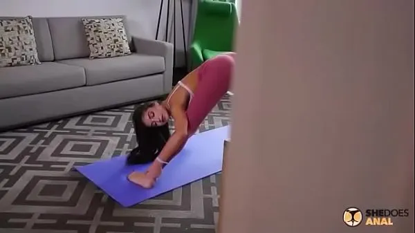 XXX Tight Yoga Pants Anal Fuck With Petite Latina Emily Willis | SheDoesAnal Full Video klipleri Klipler