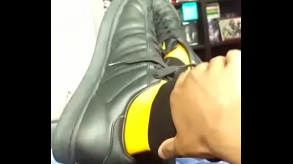 XXX Short Sneaks and Socks Video Yellow Socks klipy klipy