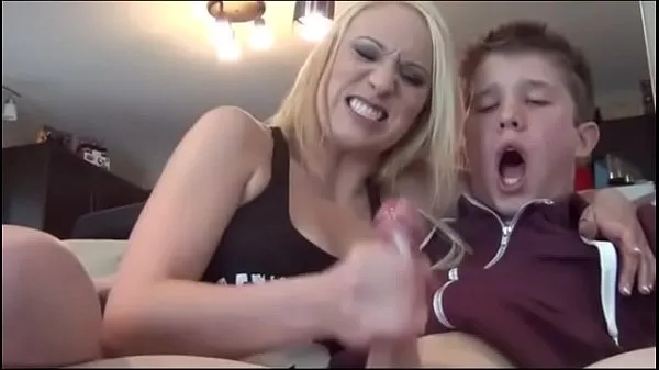 XXX Lucky being jacked off by hot blondes κλιπ Κλιπ