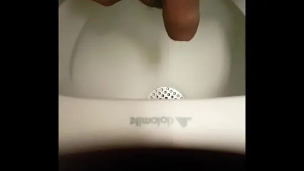 XXX Me pissing at urinals klipp Klipp