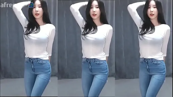 XXX 韓国の女の子が無邪気にセクシーなダンスを踊る クリップ クリップ