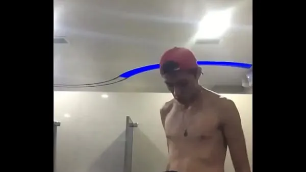 XXX Gay blowjob in the cinema bathroom κλιπ Κλιπ