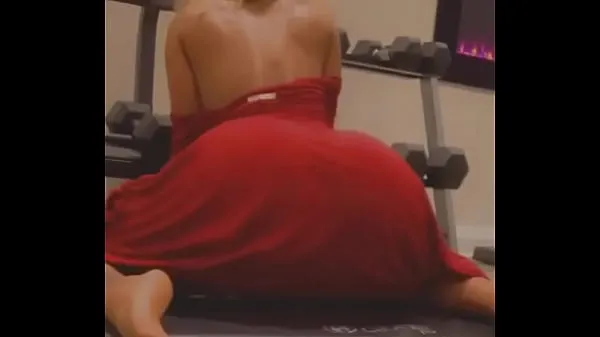 XXX Stripper seductively shakes ass in red dress leikkeet Leikkeet