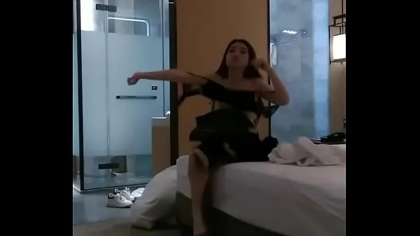 XXX klip Filming secretly playing sister calling Hanoi in the hotel klip
