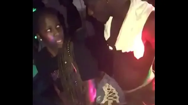 XXX Nigerian guy grind on his girlfriend klip Clips