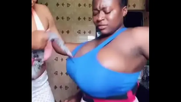 XXX Ghana girl using her bigger boobs to spark a generator posnetki Posnetki