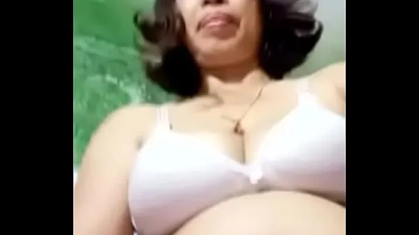 XXX MBBG was recording a video to send when her husband returned κλιπ Κλιπ