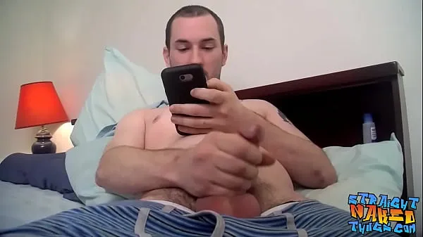 XXX Straight bad boy Paradox masturbates his big dick and cums klipp Klipp