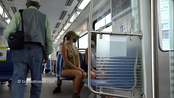 XXX Sideboob on the train مقاطع مقاطع