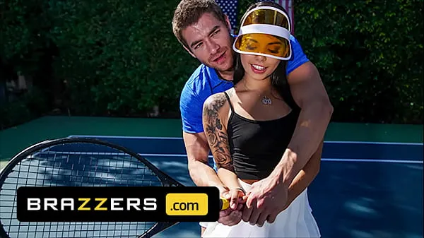 XXX Xander Corvus) Massages (Gina Valentinas) Foot To Ease Her Pain They End Up Fucking - Brazzers klipp Klipp