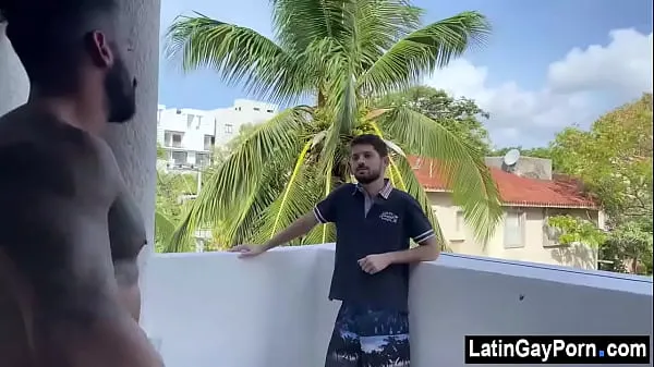 XXX Latin boy climbs into neighbors room for gay sex klipleri Klipler