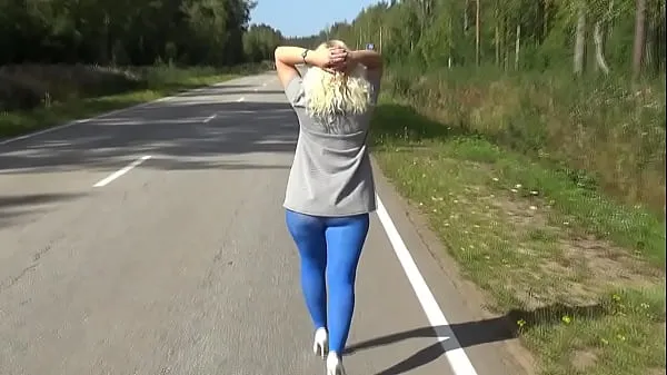 XXX Flashing on the street in blue pantyhose klipp Klipp