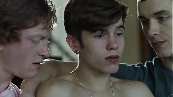 XXX Twink inizia ad apprezzare gli uomini dopo aver ricevuto un trapianto di cuore da un uomo gay - DisruptiveFilms clip Clips