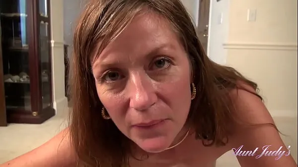 XXX Votre belle-tante MILF à la chatte poilue de 43 ans suce votre bite et vous laisse la baiser (Isabella - POV virtuel clips Clips