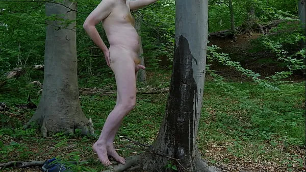 XXX Naked peeing outdoors in the forest posnetki Posnetki