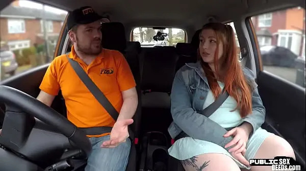 XXX Curvy bigass y bigboobs ginger babe públicamente golpeado en el coche clips Clips