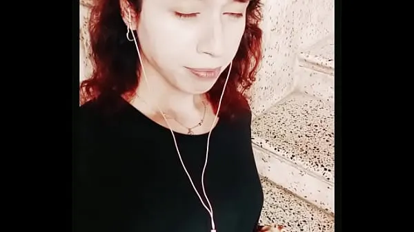 XXX DaniTheCutie se encontra com você em um parque e age como uma vagabunda para você em público antes de acompanhá-la ao banheiro para uma rapidinha excêntrica JOI clipes Clipes