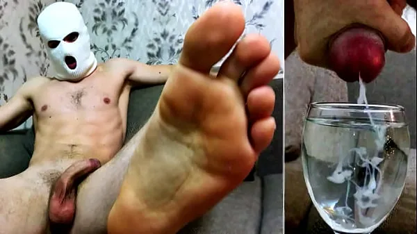 XXX El hombre ruso DOMINA y te FOLLA con una charla sucia! ¡CUMMING para ti en un vaso de agua! fetiche de pies clips Clips