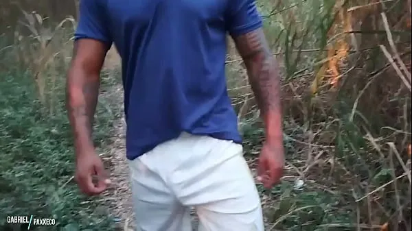 XXX Il est allé courir dans le parc et a fini par s'asseoir sur la bite de Guilherme Gaucho (COMPLET SUR ROUGE clips Clips