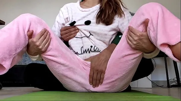 XXX asian amateur real homemade teasing pussy and small tits fetish in pajamas klipleri Klipler