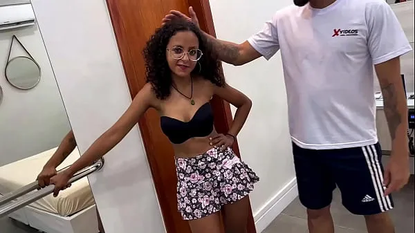 XXX A gaucha pequenininha fodendo no Motel Caricia com dois machos e gozou varias vezes klipleri Klipler