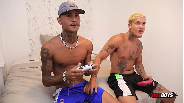 XXX Mamando meu amigo depois de perder no videogame مقاطع مقاطع