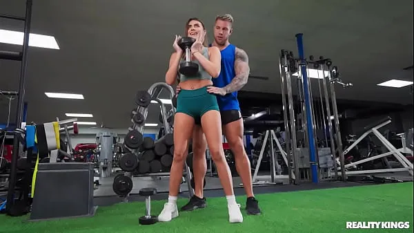 XXX Working Out By Lifting Cock / Reality Kings klipp Klipp